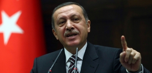 Premiér Erdogan promlouvá k tureckým poslancům.