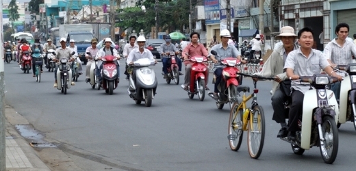 Vietnamským ulicím vládnou dvoustopá vozidla - kola, mopedy či skútry.