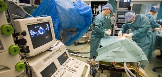 Kdo si zaslouží cenu za kardiochirurgii?