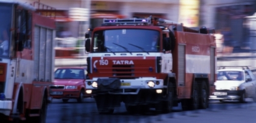 Hasiči museli zasahovat u požáru bytu v Praze 5 (ilustrační foto).