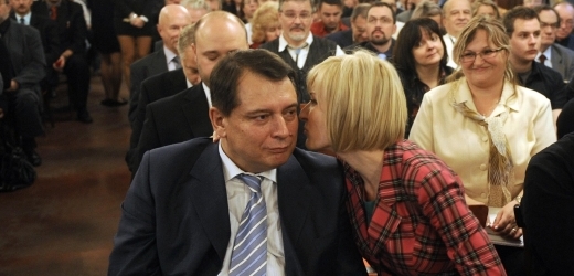 Jiří Paroubek na ustavujícím sjezdu s manželkou Petrou.