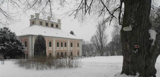 Zámek Ratibořice v zimě.