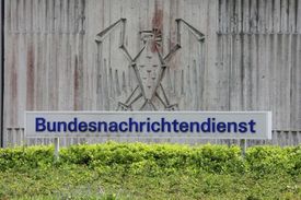 Emblém BND v bavorském Pulllachu.