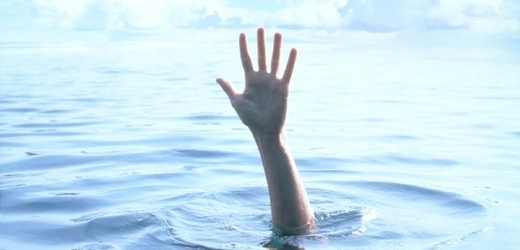 Dívka se chtěla utopit, zachránil ji odsouzený pedofil (ilustrační foto).