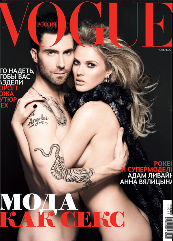 Zpěvák a frontman kapely Maroon 5 na titulce magazínu Vogue v odvážném objetí se svou půvabnou ruskou přítelkyní a modelkou Annou Vyalitsynovou.