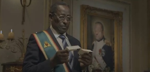 Dvojník prezidenta Mugabeho v reklamě na fastfood.