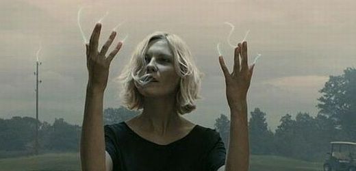 Kirsten Dunst v Melancholii.