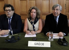 Řečtí právní zástupci v Haagu nepochodili.