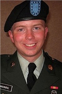 Vojín Bradley Manning je obviněn ze spolupráce s nepřítelem.