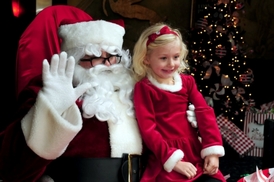 V USA je velká tradice Santa Clausů v obchodních centrech.