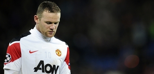 Zklamaný útočník Manchesteru United Wayne Rooney.