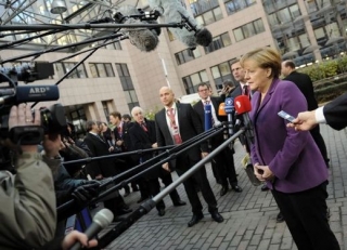 Kancléřka Merkelová na summitu EU. Němci do značné míry nyní určují tón.