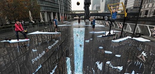 Úžasný a nejrozsáhlejší 3D obraz měří 1160,45 metru a byl vytvořen pro značku Reebok na oslavu dne Guinnessovy knihy světových rekordů v Londýně.