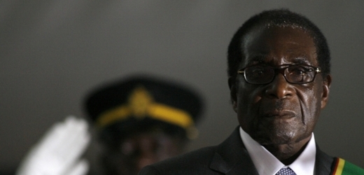 Robert Mugabe oznámil, že hodlá znovu kandidovat na prezidenta.