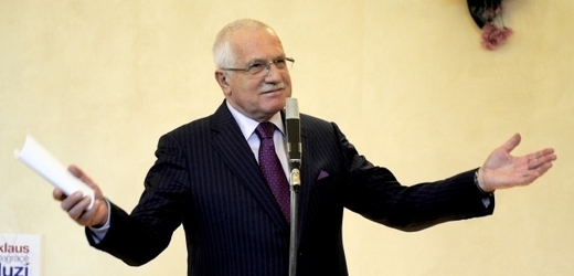 Václav Klaus si nemyslí, že by české peníze eurozóně pomohly.