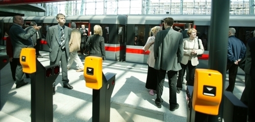 Firma inkasovaly miliony za poradenství ohledně turniketů v metru (ilustrační foto).