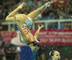 Jedna z akvabel předvádí v čínském Pekingu salto nad vodou. (Foto: profimedia.cz)