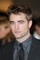 Herec Robert Pattinson je rovněž hvězdou upírské ságy Twilight. Jeho milenku zde hraje právě Kristen Stewartová. Pattinson bere honorář ve výši 300 milionů korun. První část závěrečného dílu filmu o upírech vydělala 12 miliard korun, producenti získali 40násobek.