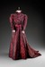 Jan Franz Robes Confections: Společenské šaty, 1901, hedvábná vzorovaná tkanina, taftové stuhy.