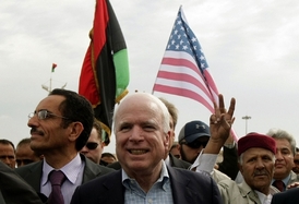 McCain na návštěvě "osvobozené" Libye.
