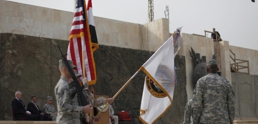Rozlučková ceremonie amerických vojsk.