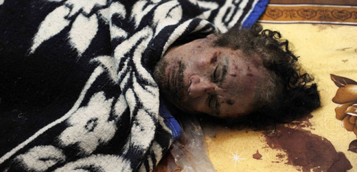 Muammar Kaddáfí po smrti.