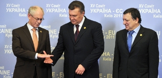 Van Rompuy si s prezidentem Viktorem Janukovyčem nechce plácnout, dokud bude věznit vůdkyni opozice.