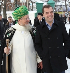 Vrchní ruský muftí Talgat Tadžuddin neskrývá radost ze setkání s prezidentem Medveděvem.