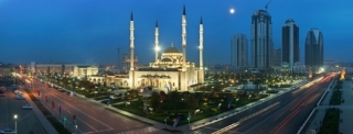 Kadyrov za loajalitu dostává dobře zaplaceno. Čečenskou metropoli Groznyj díky štědrým dotacím přebudoval k nepoznání.