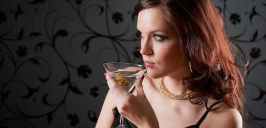 Alkohol narušuje přenos informací mezi neurony u žen rychleji než u mužů.