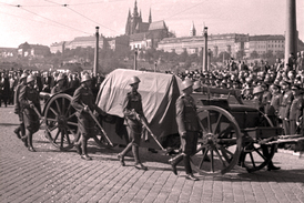 Masaryk na lafetě. Smuteční průvod Prahou 21. září 1937.