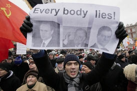 Demonstrace po volbách stále nekončí. Petrohrad, 18. prosince.