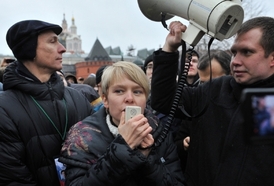 Němcov v odposleších adresoval přehršel urážek ekologické aktivistce Jevgeniji Čirikovové. "Není čas na hádky," vysvětlila Čirikovová přijetí omluvy.