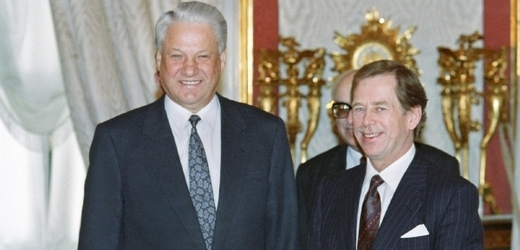 Před nástupem autoritářského Vladimira Putina měl Václav Havel s postsovětským Ruskem korektní vztahy (na snímku s prvním ruským prezidentem Borisem Jelcinem).