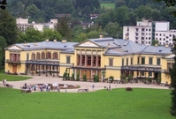 Toskánská linie stále vlastní Císařskou vilu v Bad Ischlu. Tam se Franc Josef zasnoubil se Sissi i vyhlásil válku Srbsku.