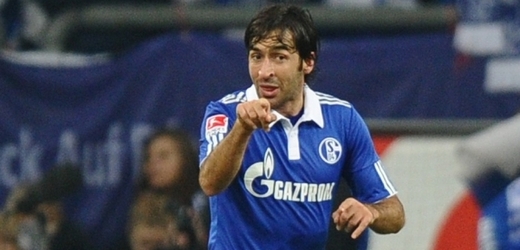 Útočník Schalke Raúl.