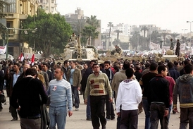 Armáda káhirské demonstranty zklamala.