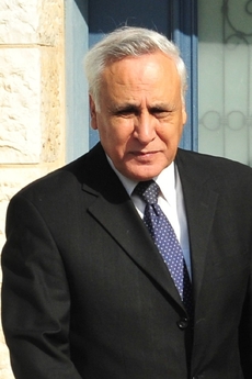 Izraelského exprezidenta Moše Kacava poslal soud za mříže.