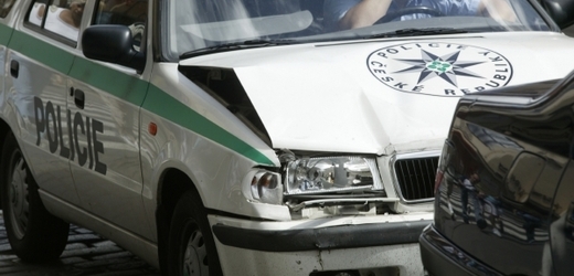  Na vedlejší silnici ze Staňkovic do Bítozevse srazila chodce policejní dodávka (ilustrační foto). 