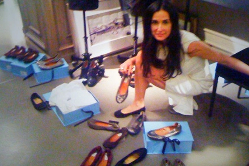 Herečka Demi Mooreová vymezila v bytě pro své boty velkou šatnu. "Jsem posedlá botami a miluji značku Lanvin," napsala na Twitter.