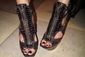 Zpěvačka Jessica Simpsonová se na Twitteru pochlubila obuví z hadí kůže. 