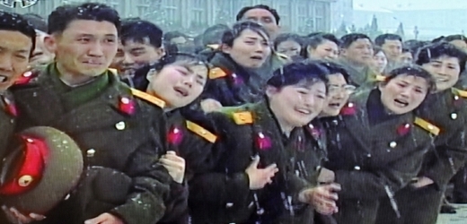 Smrt severokorejského vůdce oplakávali i vojáci.