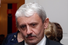 Tehdejší premiér, nyní ministr zahraničí Mikuláš Dzurinda.