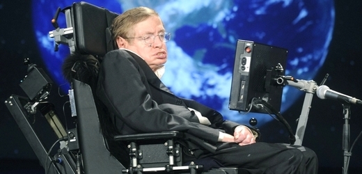 Stephen Hawking nehledá foniatra, ale počítačového specialistu.