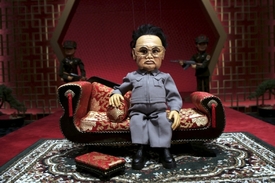 Mimo svou domovinu byl Kim Čong-il často vnímán jako komická figurka, což podtrhl v roce 2004 i loutkový film Team America: Světovej policajt.