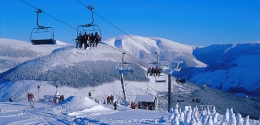 J&T soupeří s PPF o vlastnictví lyžařských areálů v Krkonoších.