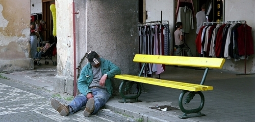 Opava chce vyhláškou hlavně zamezit povalování opilců v ulicích města (ilustrační foto).