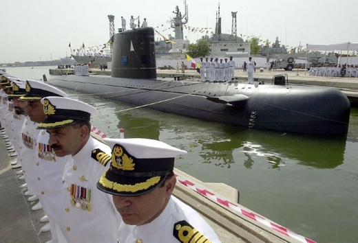 Francie mocně asistovala pákistánskému námořnictvu. Kdo všechno z toho profitoval?