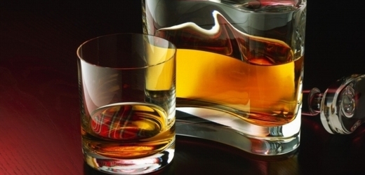 Whisky je nejen stylové pití, ale dá se s ní i obchodovat. Pokud člověk vydrží a lahev neotevře, po pár letech se investice může příjemně zhodnotit.