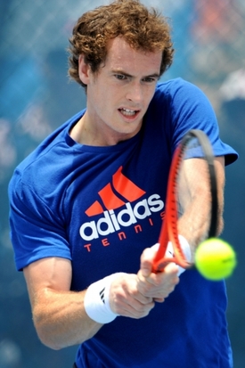 Andy Murray během pondělního tréninku v Brisbane.